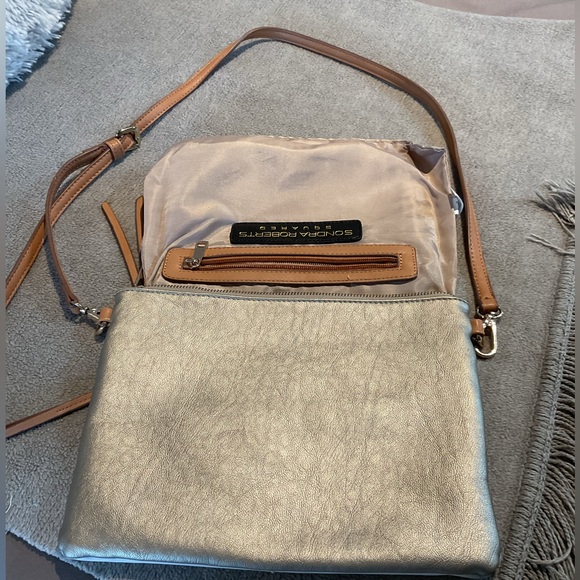 Sondra Roberts Squared gold and white cross shoulder bag. - Picture 10 of 10